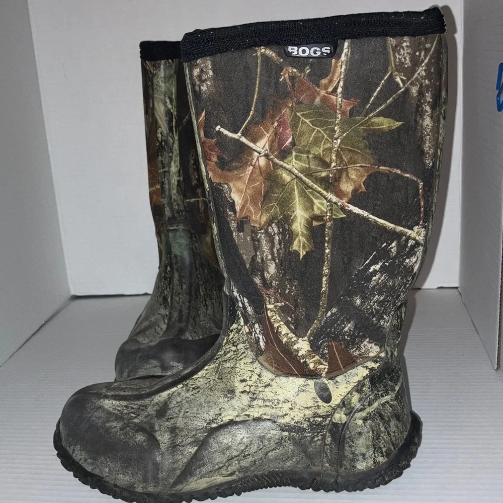 Bogs Forest Pattern Waterproof‎ Boots Camouflage Kid Size 4